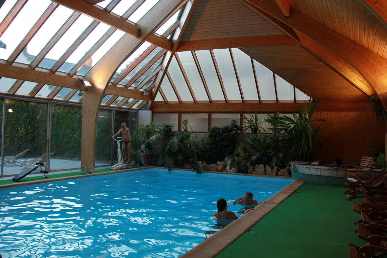 183 1 La piscine de l'hotel à Autrans