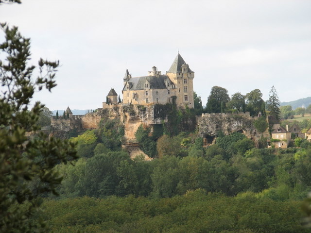 32 Le Chateau de Montfort]