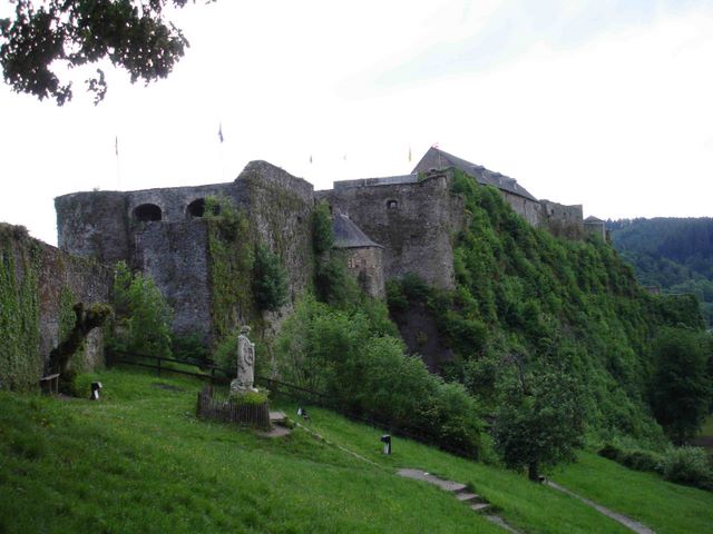 36 Le Chateau de Godefroid de Bouillon