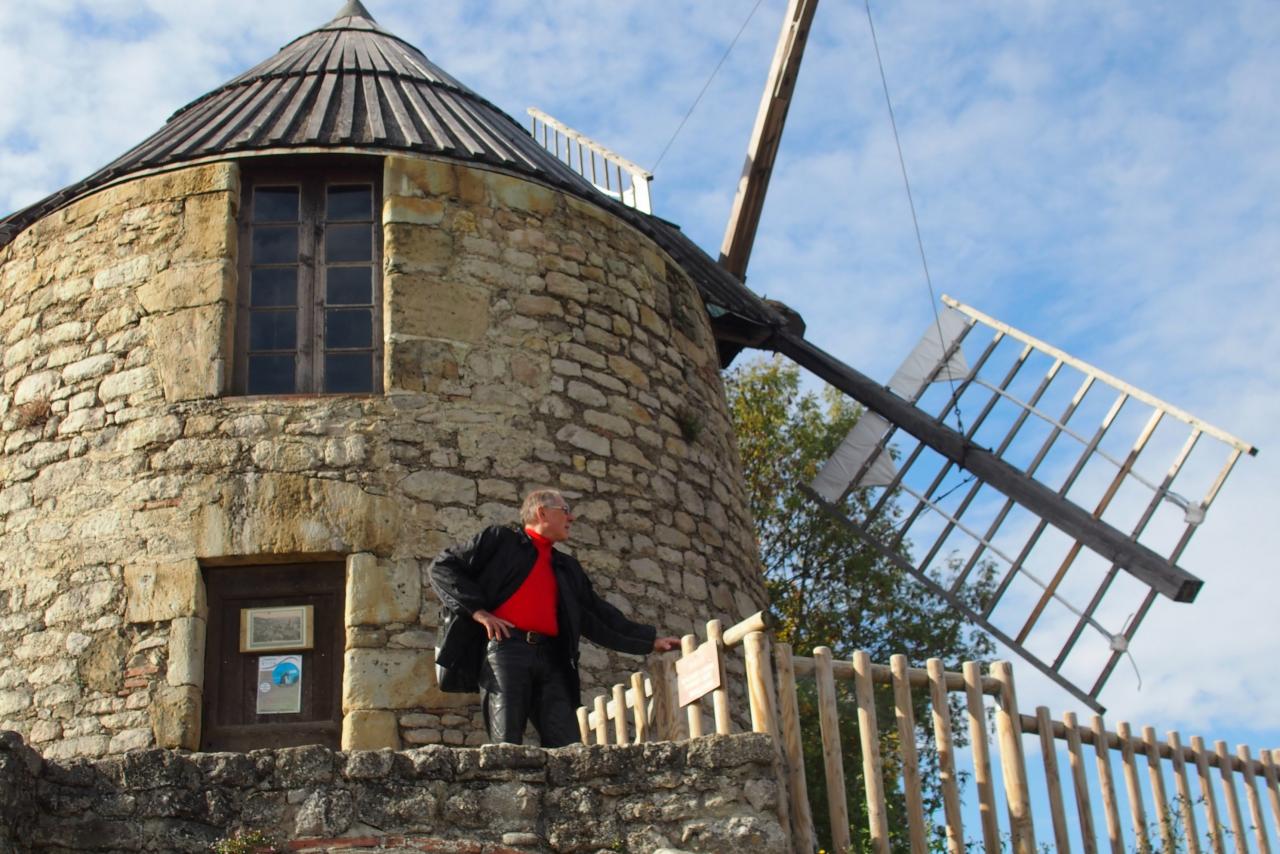 55 Lautrec et son moulin